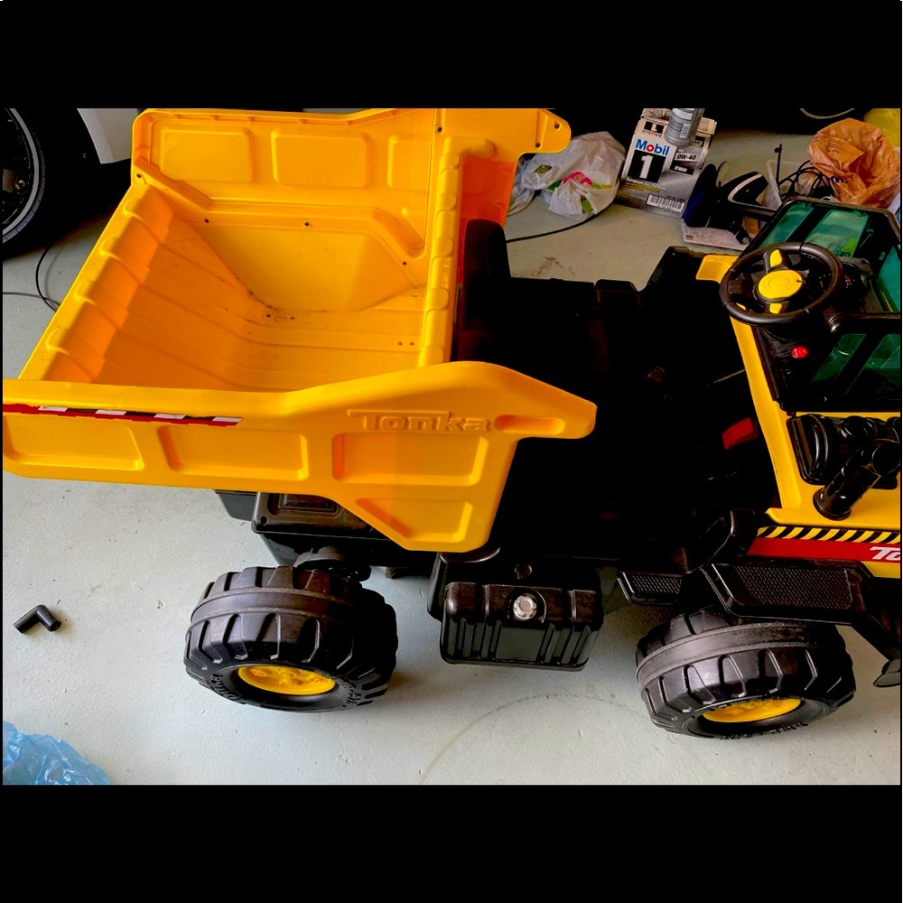 Tonka Mighty Dump Truck Ride-on/ 12V